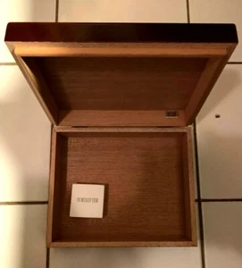 CIGAR HUMIDOR MAHOGANY- 20 COUNT W/ HUMIDIFIER-"NEW" ORIGINAL BOX- #01099 - Picture 1 of 4