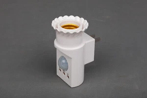 Toma de luz interruptor sensor de detección de movimiento con enchufe de alimentación garaje de seguridad 110 V - Imagen 1 de 8