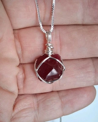Collar Natural Corte Cuadrado Rubí Rojo Certificado + Colgante Hecho a Mano + Cadena Foto 1 de 4