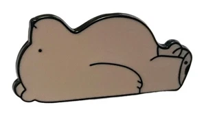 Spilla distintivo spilla orso polare pigro sdraiato sulla schiena smalto bavero cappello libro ^ - Foto 1 di 7