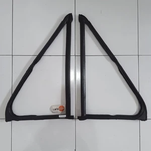 Pair Isuzu Trooper / Bighorn 5 Door Model 1988-1991 Front Door Rubber Seal NEW - Picture 1 of 8