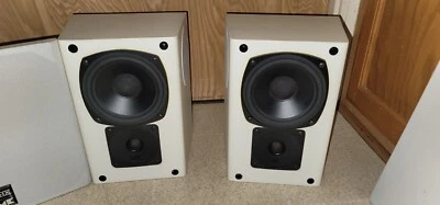 Altavoces satélite Miller & Kreisel M&K SS-150 THX con blindaje magnético EE. UU. Foto 1 de 4
