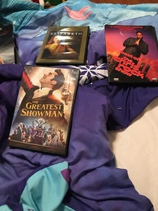 Posten von fünf gebrauchten DVDs, eine neu in der nie geöffneten Verpackung, rauchfreier Haushalt - Bild 1 von 24