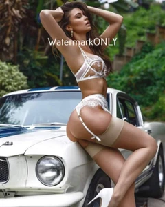SUPER HOT BUSTY LEGGY Car Babe & 65 Ford Mustang "Pin-UP" PHOTO! #(909) - Picture 1 of 2