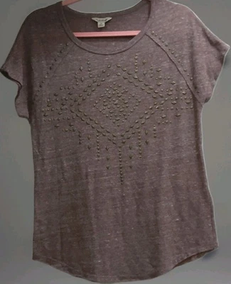 Camiseta mediana para mujer Lucky Brand terracota manga corta adornada azteca usada en excelente estado Foto 1 de 4