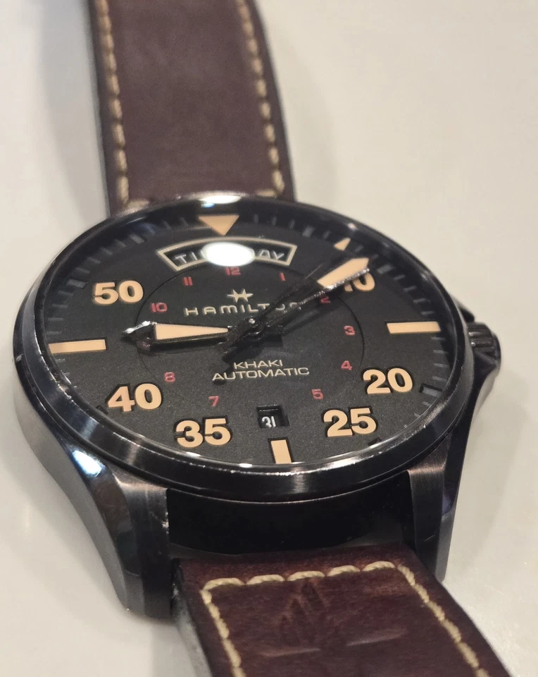 Hamilton Caqui Piloto Día Fecha - H64605531 Foto 1 de 4