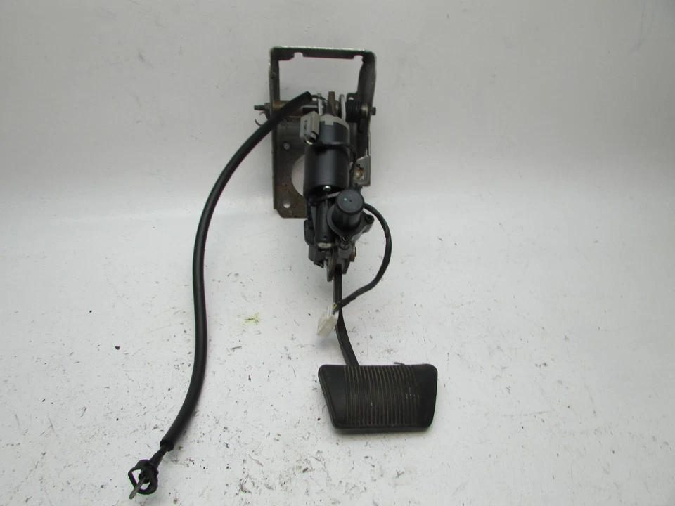 Adjustable Brake Pedal Pump COMMANDER 2006-2010 Jeep Floor Mount Bracket OEM - Imagem 1 de 4