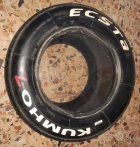 Tavolo creato da pneumatico Kumho formula 3000 originale con vetro da appoggio - Foto 1 di 2