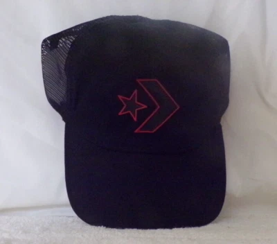 Gorra Converse negra de malla con cierre a presión. Vintage. Los puntos de luz son problemas de iluminación Foto 1 de 4