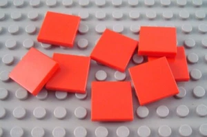LEGO Lot of 8 Red 2x2 Flat Smooth Finishing Tiles - Picture 1 of 1
