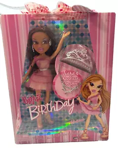 Bratz Puppe Geburtstag Yasmin mit Halskette & Diadem für dich Kuchen rosa Kleid NEU Geschenk - Bild 1 von 5