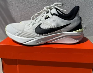 Nike Star Runner 4 NN GS Summit White/Black 4Y - Picture 1 of 5