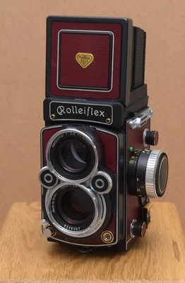 Rolleiflex 2.8 FX Burgundy Edition [Unused] #0000002 – Planar 80mm f/2.8 Boxed - Image 1 of 4