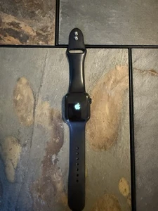 Apple Watch Series 5 40mm Noir Acier Inoxydable GPS + Cellulaire, Protecteurs d'écran  - Photo 1 sur 6