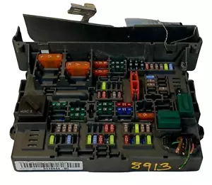 Engine Fuse Box BMW X1 12 13 14 15 - Picture 1 of 5
