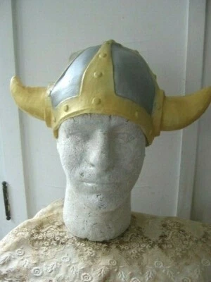CASCO DISFRAZ GUERRERO LÁTEX GOMA VIKINGO NÓRDICO Foto 1 de 4