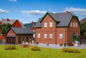 Kibri 38192 H0 Werkswohnhaus Bottrop mit Nebengebäude, Bausatz, Neu, OVP - Bild 1 von 3