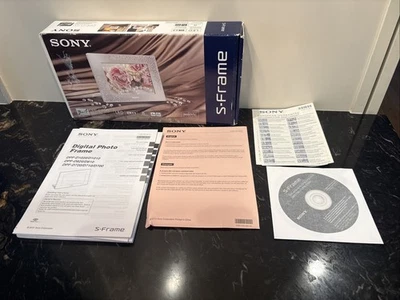 SONY Digital Photo Frame 2GB 7” Swarovski Elements, White DPF-D720-Read - Image 1 of 4