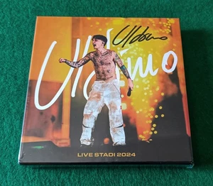 ULTIMO - Ultimo Live Stadi 2024 - BOX 2CD AUTOGRAFATO - NUOVO SIGILLATO - Foto 1 di 2