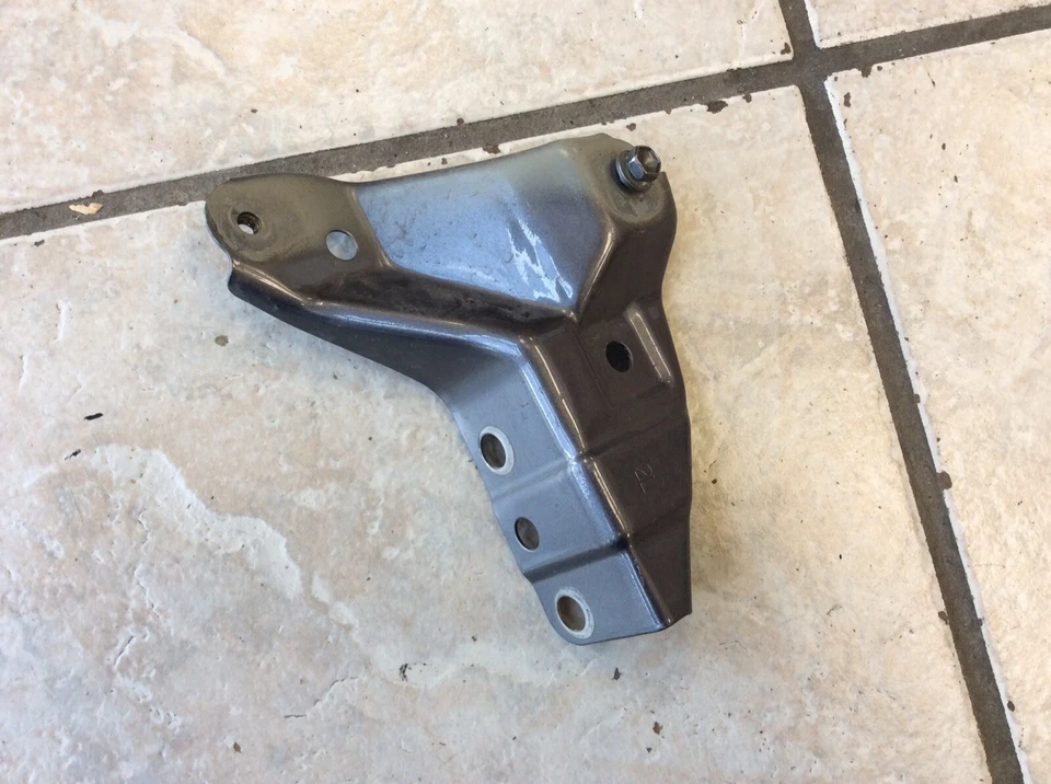 Soporte guardabarros Lexus RC350 2015 panel frontal izquierdo L Foto 1 de 1