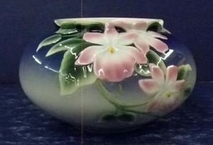 Neu im Karton - Franz XP1900 Stiefmütterchen Kniebeugenvase - Bild 1 von 6