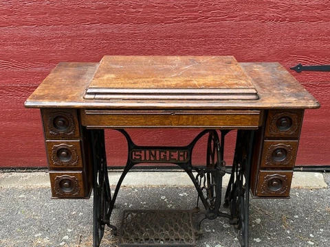 1917 ANTIQUE SINGER SEWING MACHINE MODEL 66 RED EYE Tiger Oak Cabinet Cover