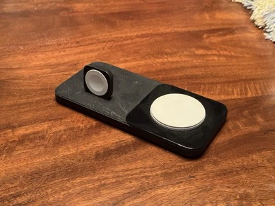 Nomad Base One Max MagSafe 15W Almohadilla de Carga Inalámbrica Reloj iPhone Foto 1 de 3