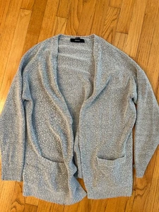 Forever 21 Strickjacke mit Taschen beige Größe L Damen/Mädchen Winter/Herbst grau - Bild 1 von 2