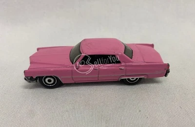 Modellino auto Matchbox Cadillac Sedan De Ville 1969 scala 1/75 rosa collezione - Immagine 1 di 4