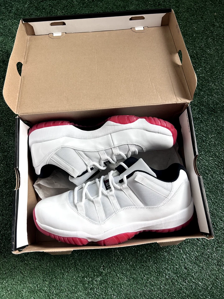 Размер 13 - совершенно новый Air Jordan 11 ретро низкий вишневый низ - Изображение 1 из 3