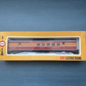 HO Cox SOUTHERN PACIFIC DAYLIGHT 72' Diner Passenger Car - Picture 1 of 4