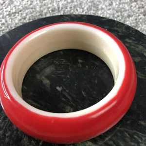 Vintage Bangle Bracelet Lucite Plastic Solid Red off white Thick Oval 1980’s - Picture 1 of 3