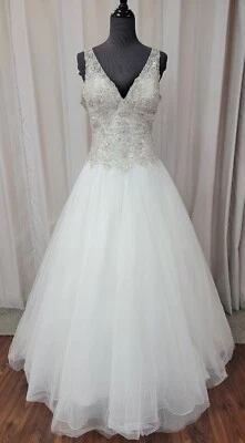 Vestido de novia Mary's D8113 con cuentas de cristal de tul vestido de baile cuello en V princesa boda Foto 1 de 4