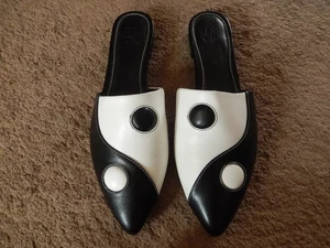 MCLC Balancing Act Leather Pointed Mules Flats BLACK/WHITE YIN YANG SIZE 8 - Picture 1 of 24