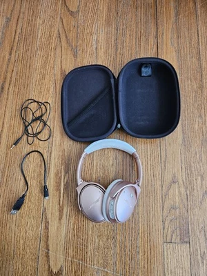 Bose QuietComfort 35 Series II wireless headphones limited edition rose gold - Image 1 of 4