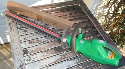 Weed Eater 18" Doble Acción 20V Inalámbrico Intercambiable Cortasetos (HERRAMIENTA DESNUDA) Foto 1 de 4