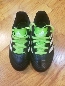 Youth Size US 11 ADIDAS Soccer shoes boys - Picture 1 of 2