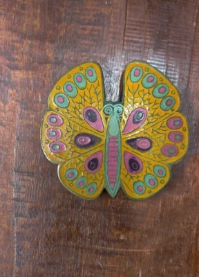 Hebilla de cinturón de latón mariposa vintage “Golden Hands” de Lee Bernay Designs India Foto 1 de 4