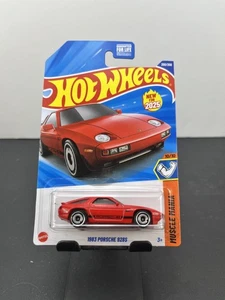 Hot Wheels 2025 Mainline Muscle Mania 1983 Porsche 928S rot #250 - Bild 1 von 4