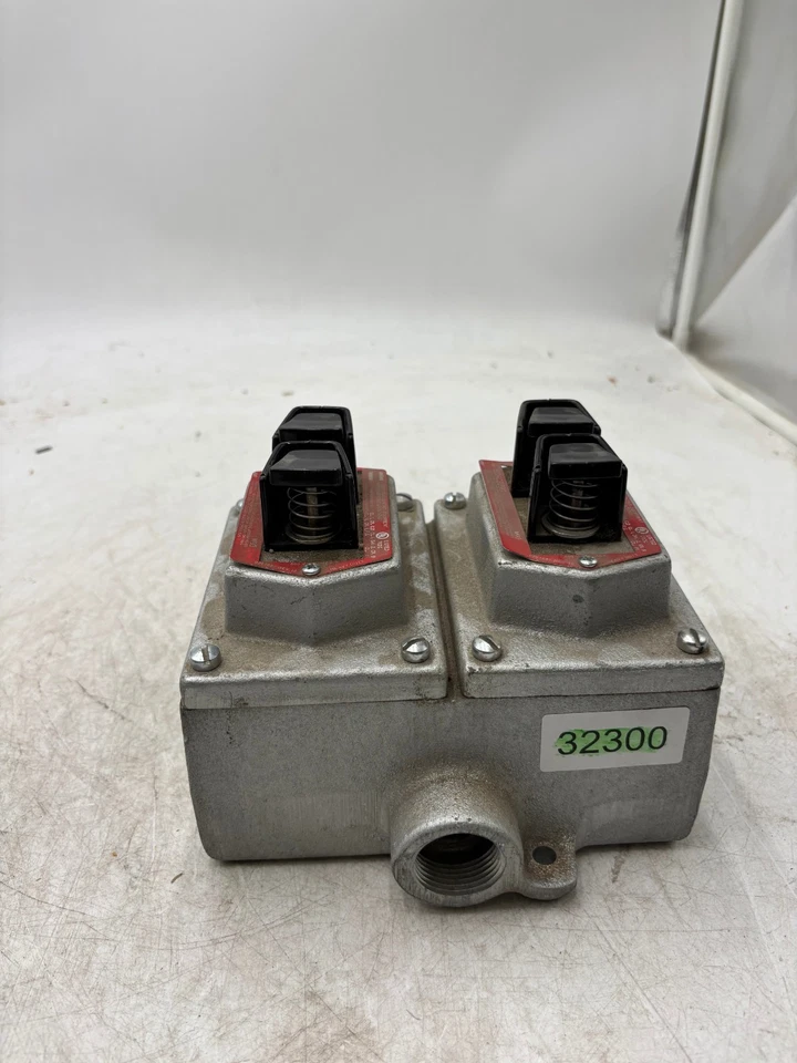 Estación de control pulsador Crouse-Hinds EDSC3290 600V Foto 1 de 3