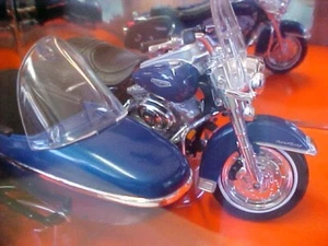 Maisto 1/18 Harley Davidson motorcycles Road King w/Side Car in Blue - Picture 1 of 3