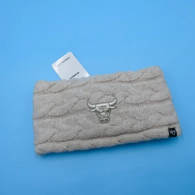 '47 品牌芝加哥公牛队冬季头带女式米色电缆针织 NBA 篮球 — 第 1/4 张图片