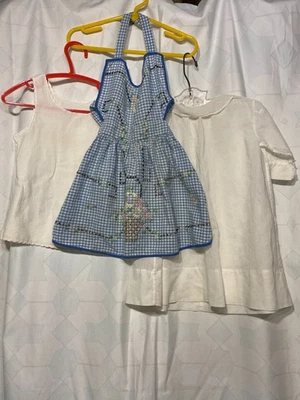 Pequeño lote de ropa infantil vintage, tanque, delantal y bautizo ~12 meses Foto 1 de 2