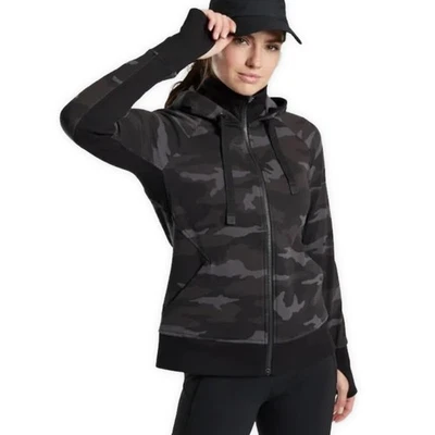 Sudadera con capucha estampada Athleta Triumph | Camuflaje negro | Extra grande Foto 1 de 4