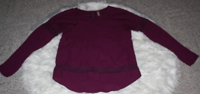 Blusa para mujer Xhilaration LS talla S/P granate crochet ribete sedoso transparente Top usada en excelente estado Foto 1 de 4