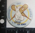 1987 Fur Rondy Rendezvous bouton de soutien ancrage Alaska raquettes lapin