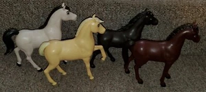 DreamWorks Spirit Untamed Spirit's Herd 4 Piece Mattel Toy Horse Set Good Cond. - Picture 1 of 4
