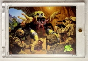 2013 Mars Attacks! Invasion Card 7 BATTLING BUGS. - Picture 1 of 3
