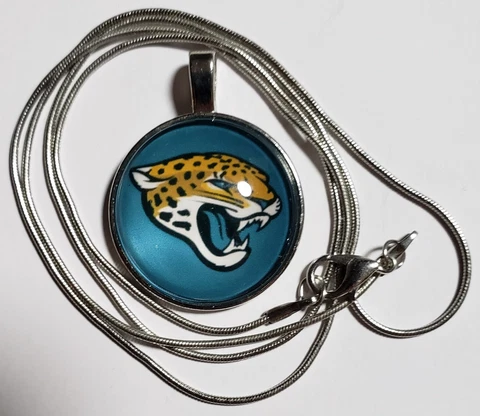 NFL-JACKSONVILLE JAGUARS-NEW-1" Diameter LOGO/CHARM and 24" SNAKE CHAIN NECKLACE Cover