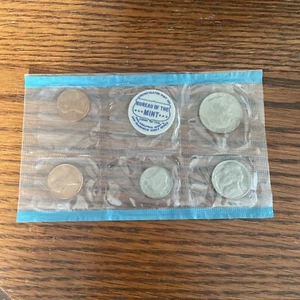 1970 United Stated Uncirculated Bureau Of The Mint Philly 7213 - Picture 1 of 5